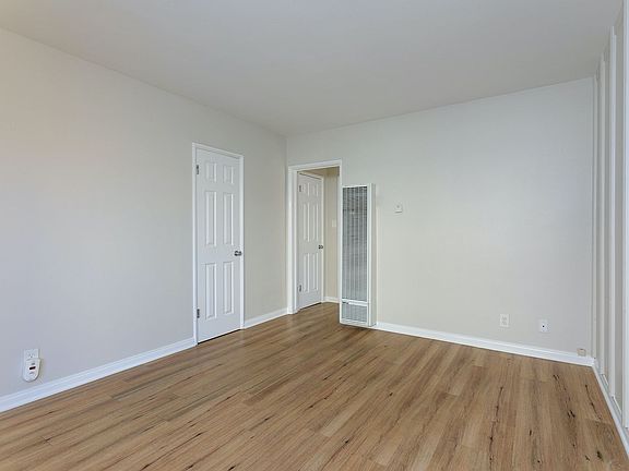 4th image of 500-502 Orange Ave #500_01