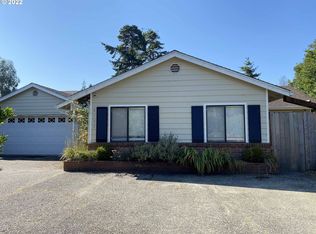 2132 24th St, Florence, OR 97439