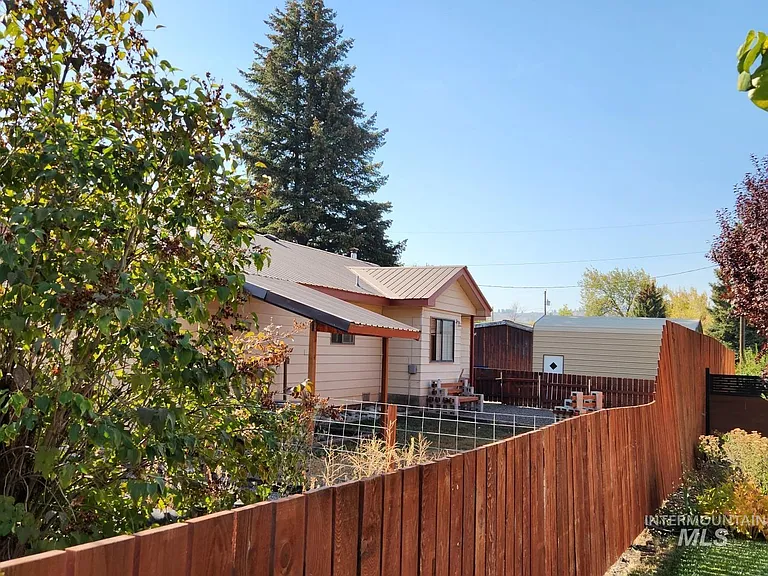 106 E Whiteley Ave — Photo 17