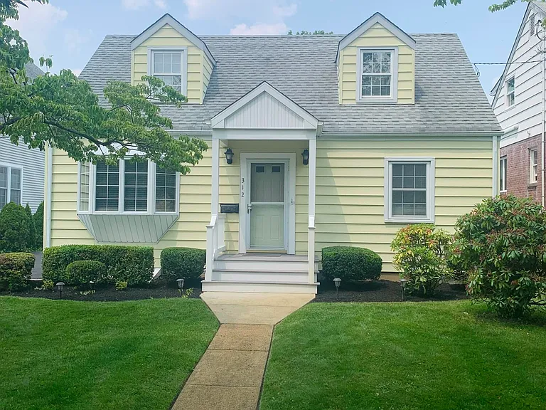 312 Salem Ave — Photo 19