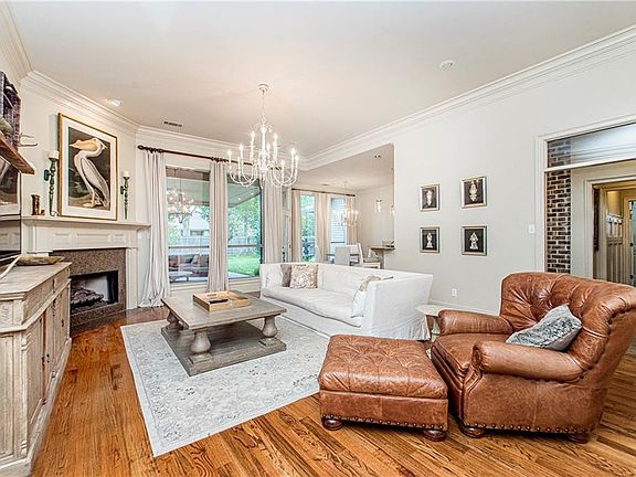 3rd image of 413 Place St