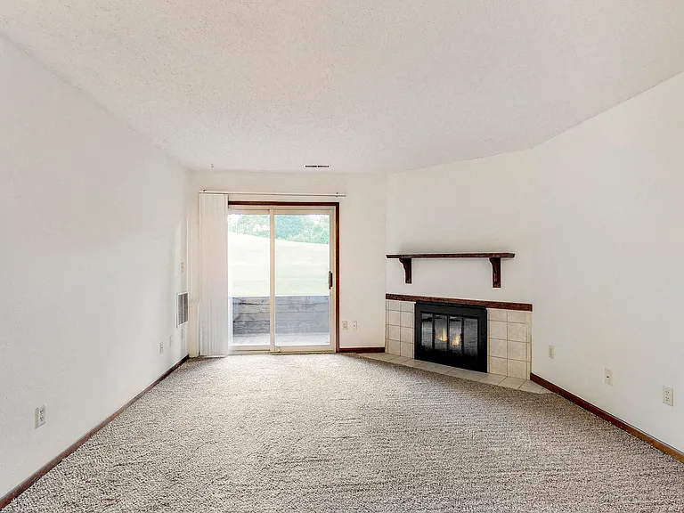 Robin Hill — Photo 39