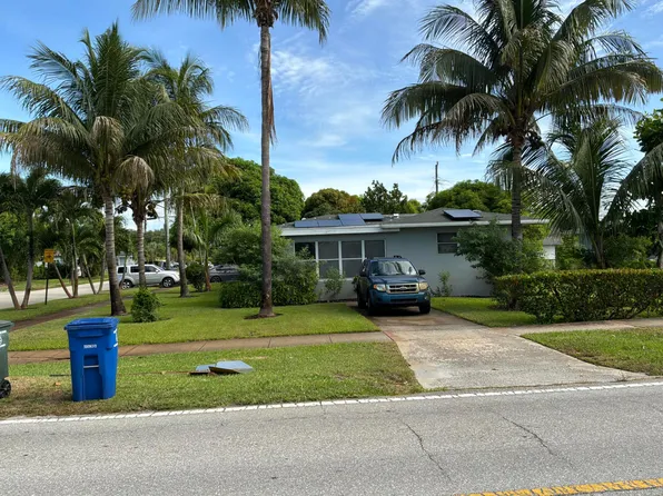 105 4TH Street #105, Lake Park, FL 33403