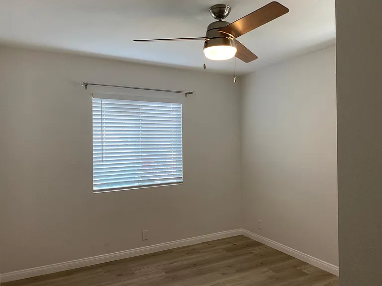 17006 S Berendo Ave — Photo 14