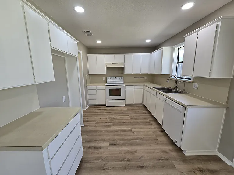 1623 W Parnell St — Photo 5