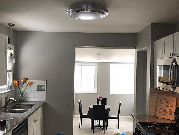 5th image of 257 Fournier St