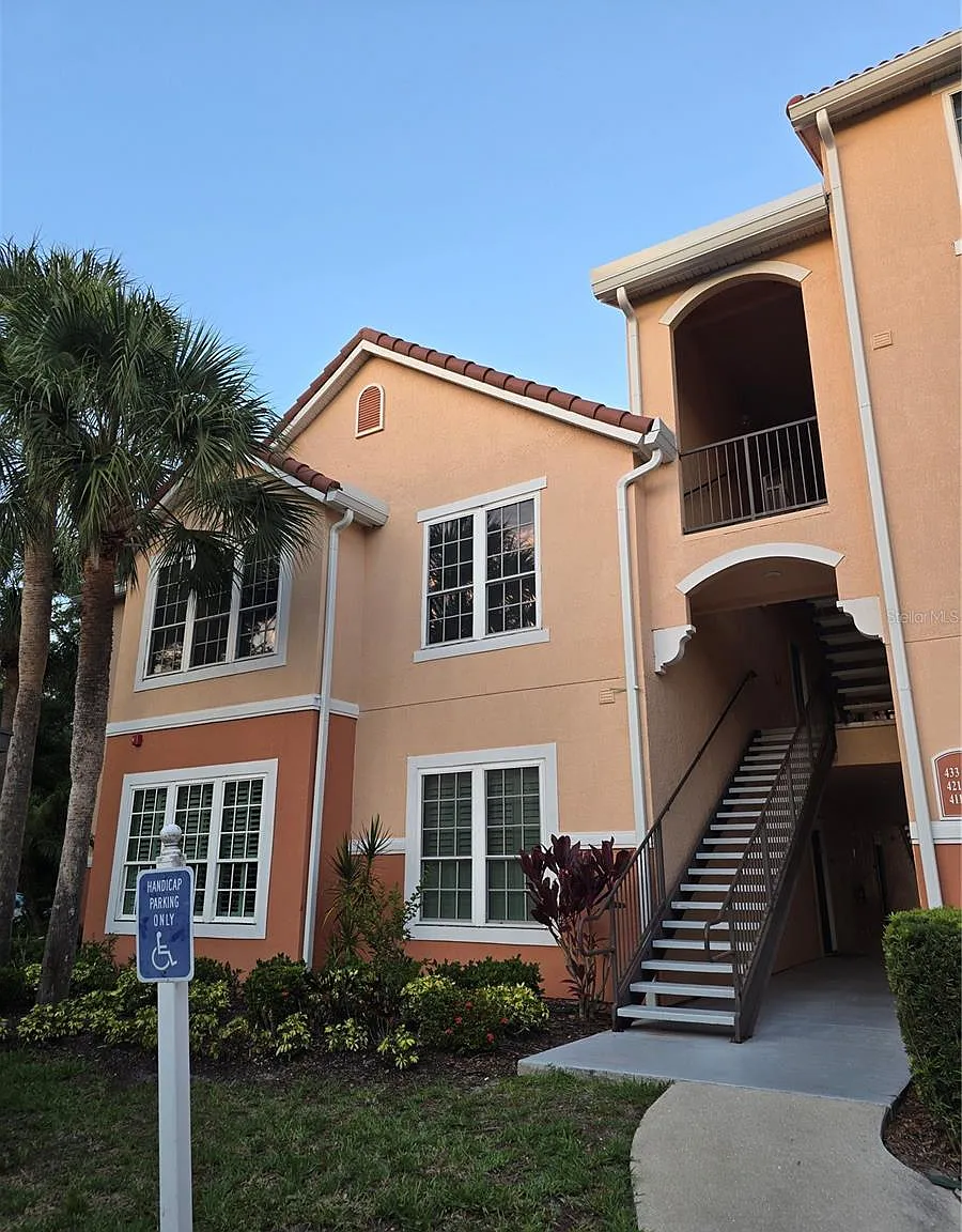 3 bed, 2.0 bath, 1280 sqft, $2,400 — Photo 1