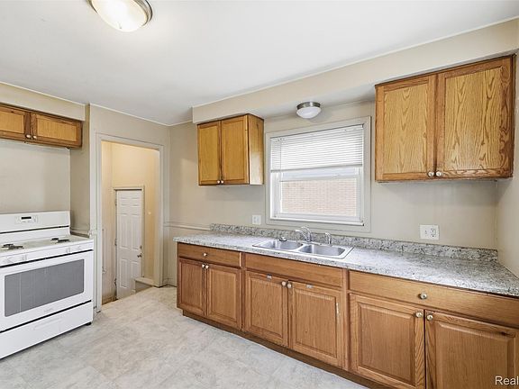 2nd image of 29632 Hazelwood St