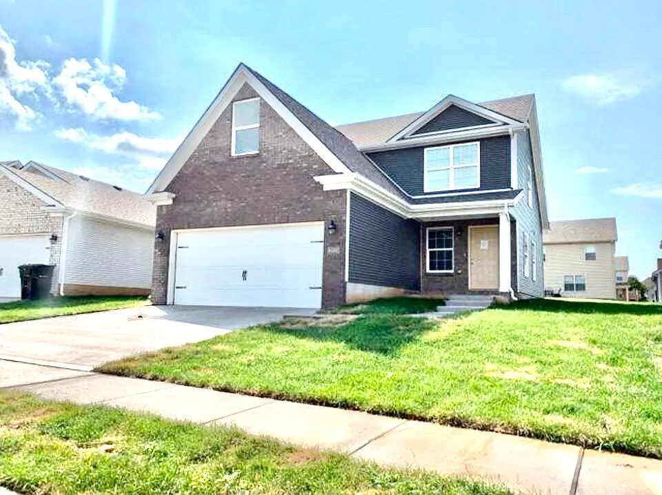 4 bed, 2.5 bath, 2100 sqft, $2,350 — Photo 1