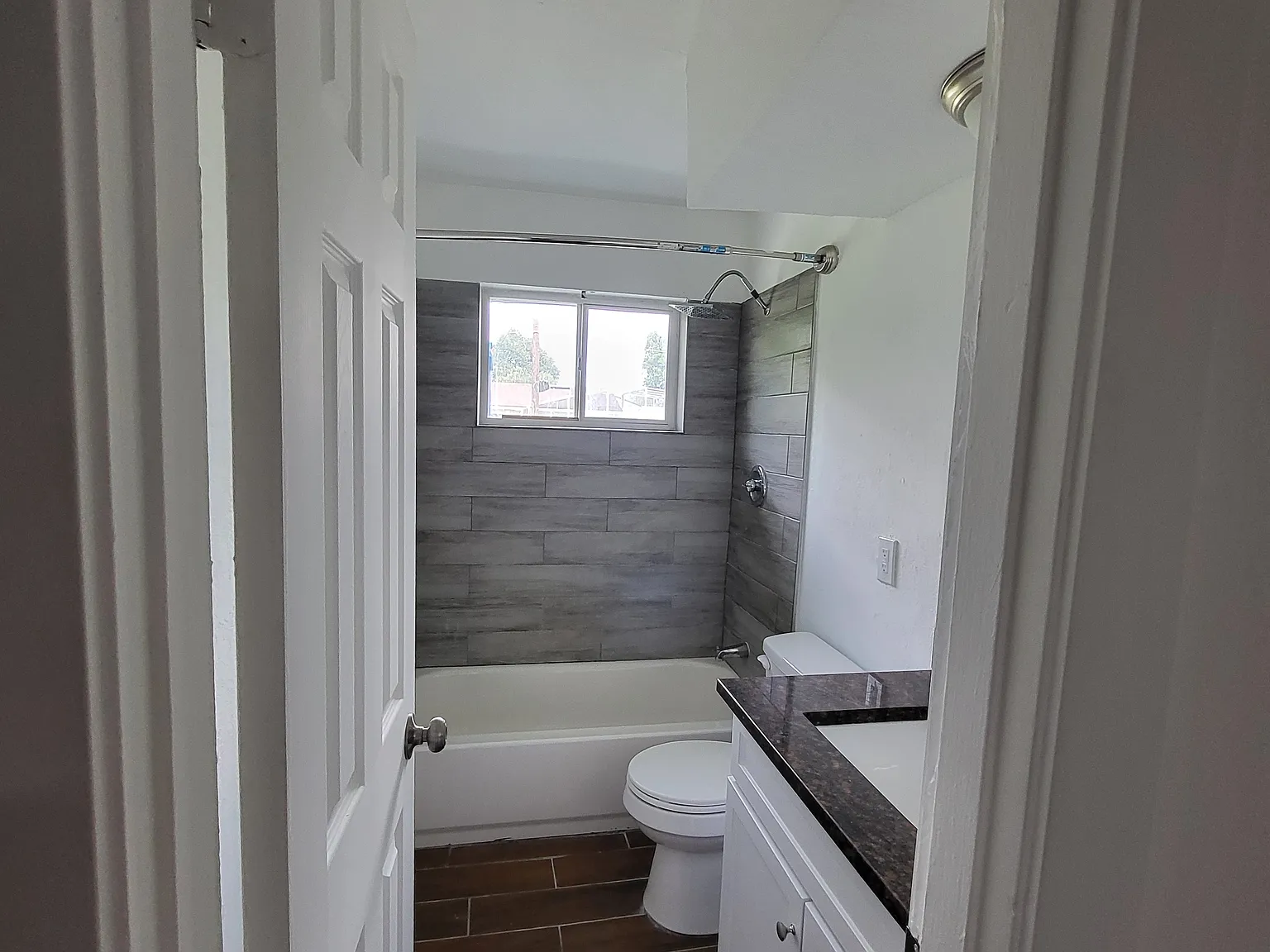 4 bed, 2.5 bath, 1052 sqft, $2,000 — Photo 2