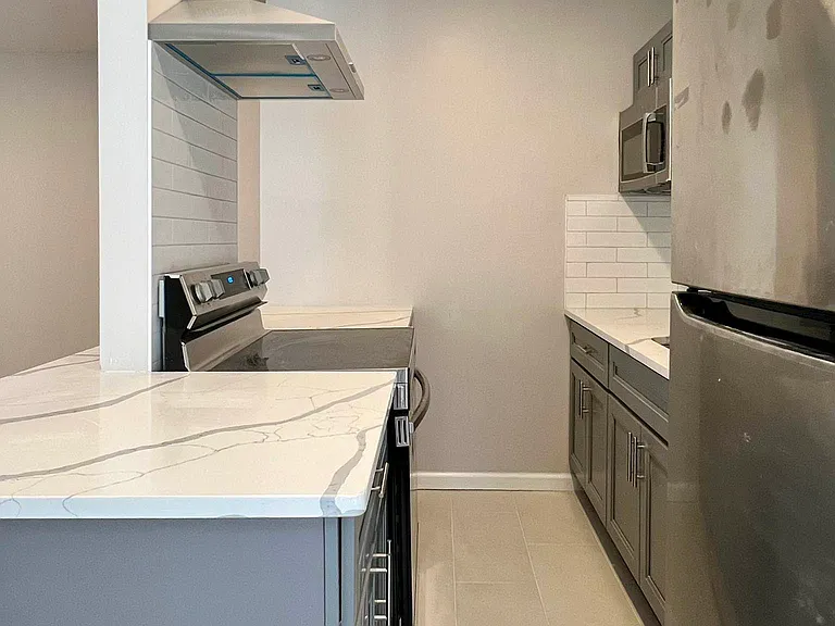 140-70 Ash Ave #403B — Photo 2