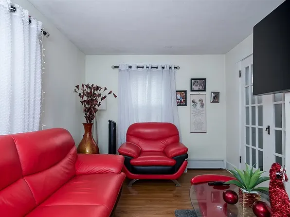 75 Crystal St #1, Southbridge, MA 01550