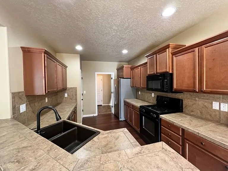 19701 Aspen Meadows Dr — Photo 5