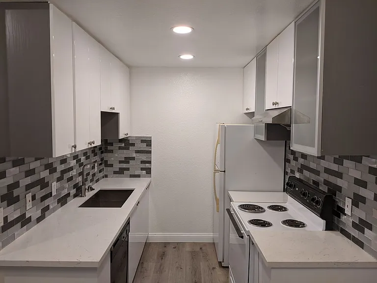 1414 E Orange Grove Blvd — Photo 1