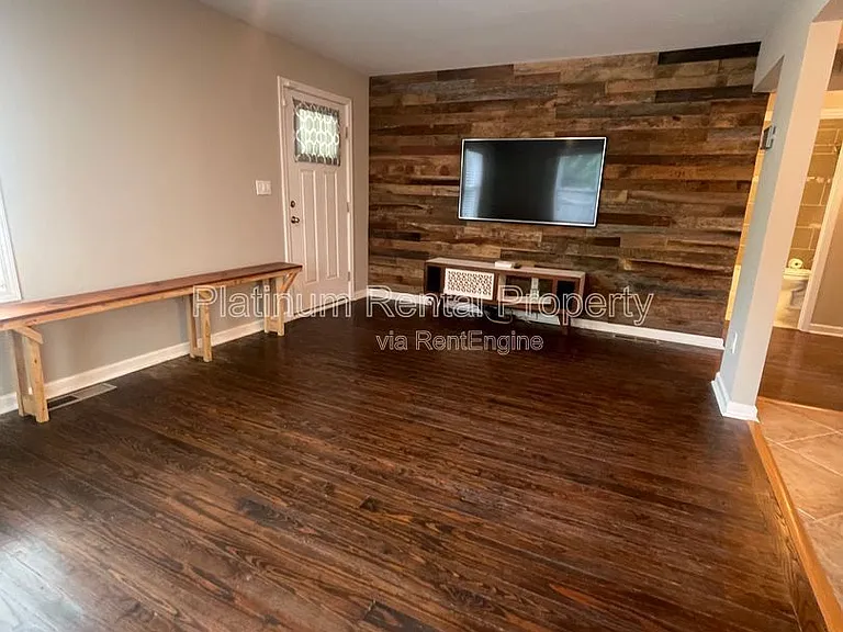 2706 White Oak Dr — Photo 4