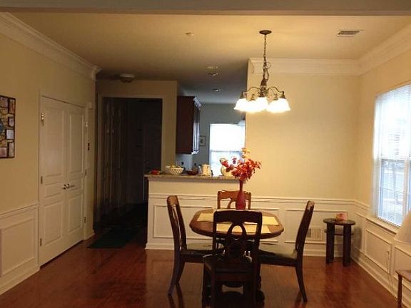 4th image of 31 Southampton Dr