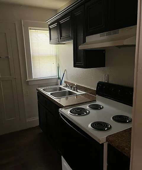 817 W 37th St #1 — Photo 11