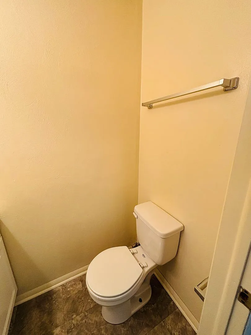 2 Bedroom, 1.5 Bath Townhouse — Photo 4