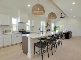 8 McLaughlin Ln, Sandia Park, NM 87047