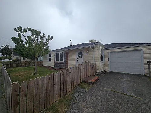 2204 F St Photo 1