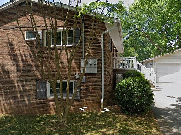 Detached Garage Space included in rent!