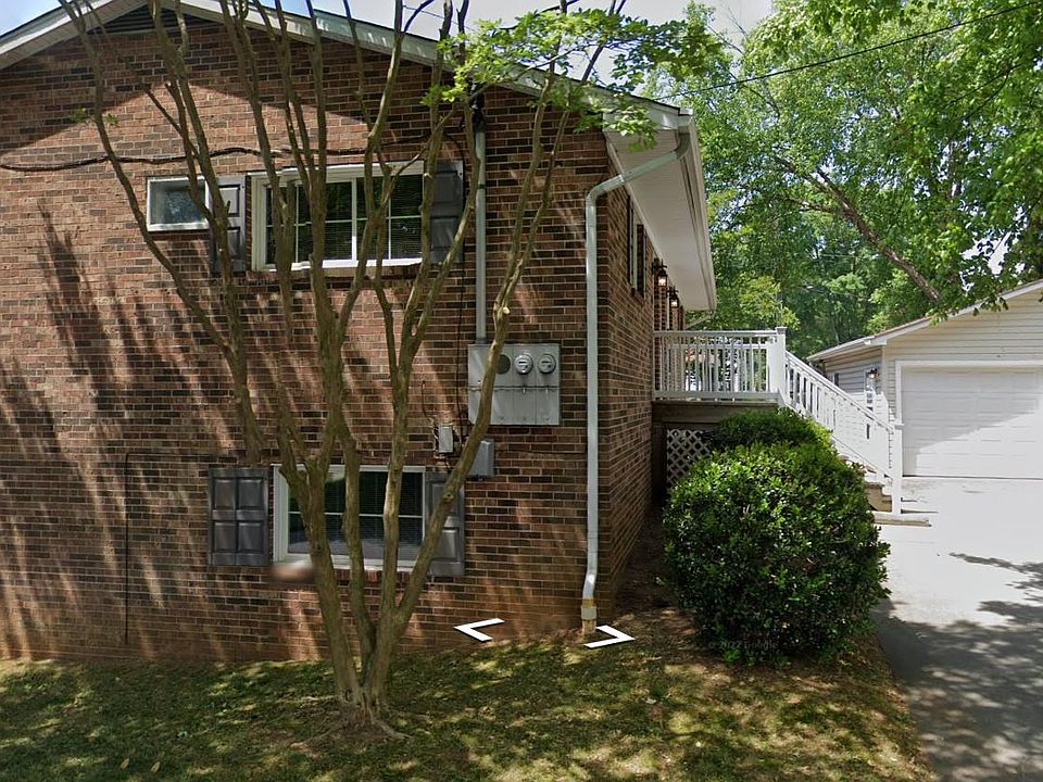 Detached Garage Space included in rent!