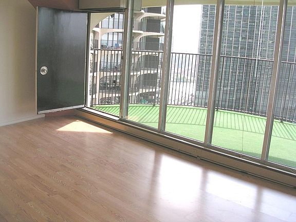 5th image of 323 N Dearborn St E #3626