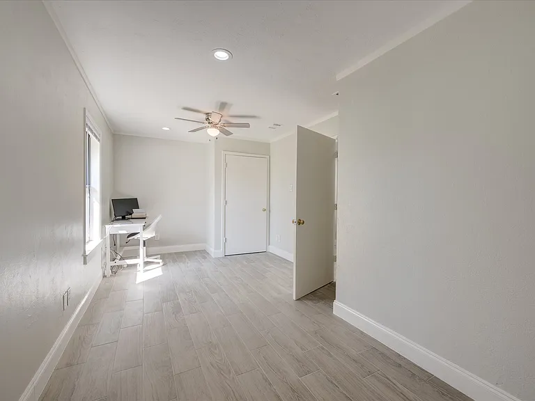 304 Oak Dr — Photo 6