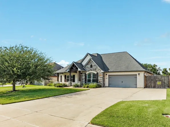 232 Creekside Ln, Lake Jackson, TX 77566