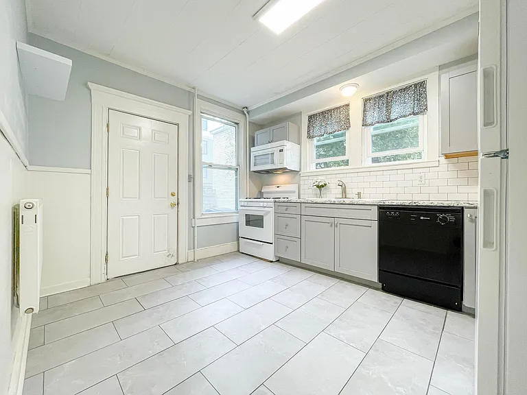 91 Saint Lawrence St #1 — Photo 6