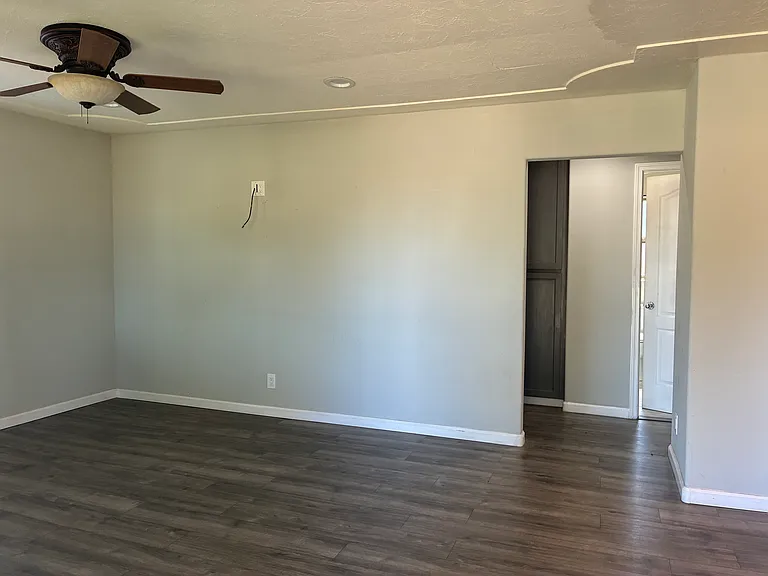 2040 Edwards Ave — Photo 35