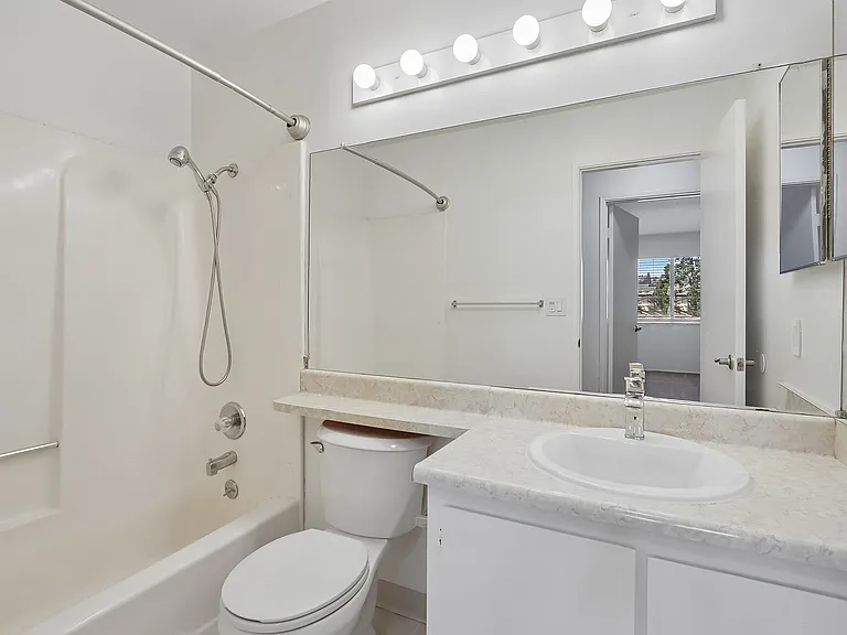 28-web-or-mls-Wisteria St 10-S1807-026