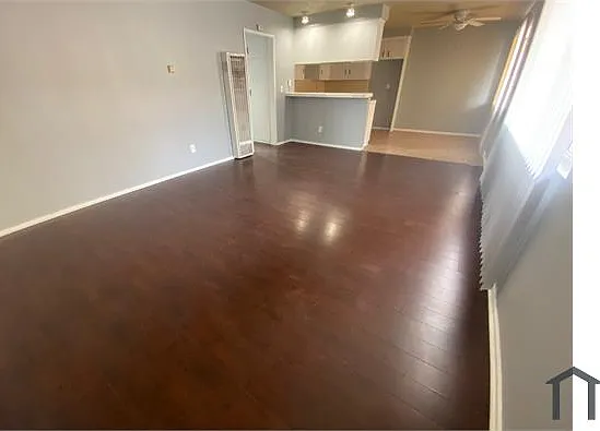 11611 Menlo Ave #D — Photo 2