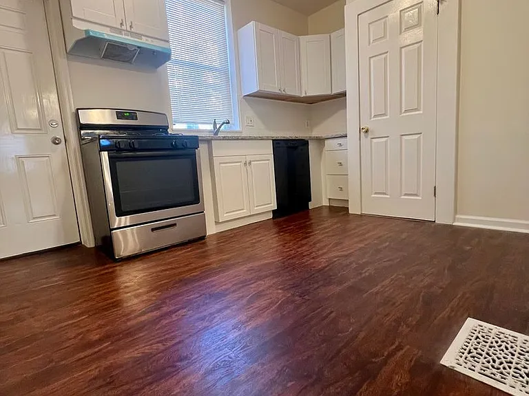 2165 W Grange Ave — Photo 8