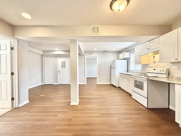 425 F St #2 — Photo 8