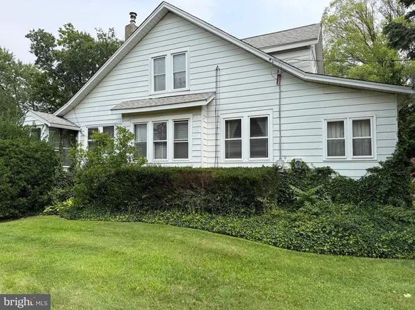 1016 Meetinghouse Rd, Upper Chichester, PA 19061