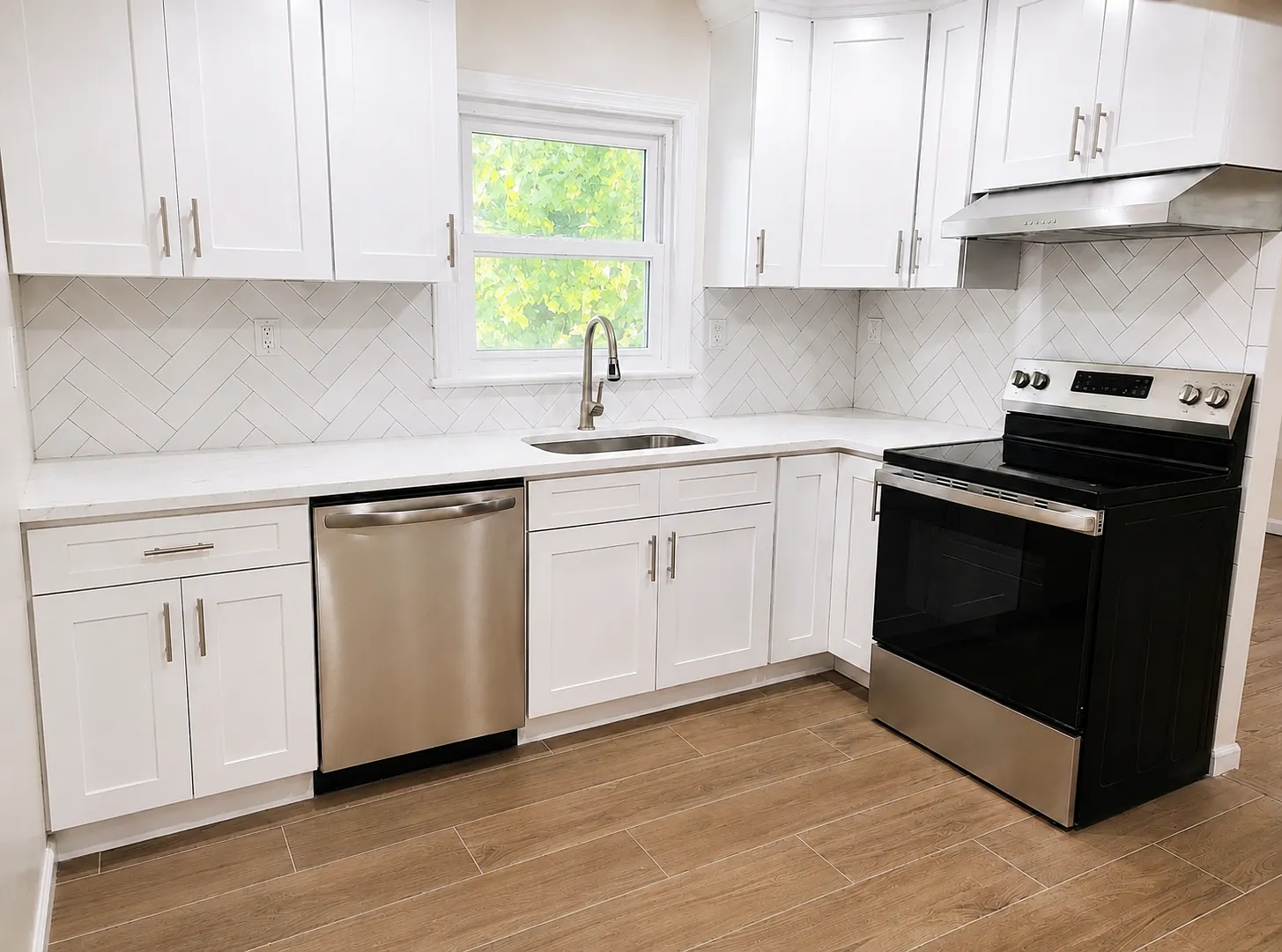 4 bed, 2.5 bath, 3374 sqft, $4,500 — Photo 1