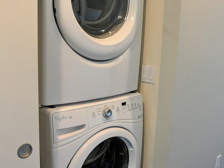 516 E Ames Pl — Photo 21