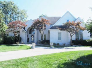 2300 Waterford Village Dr, Sylvania, OH