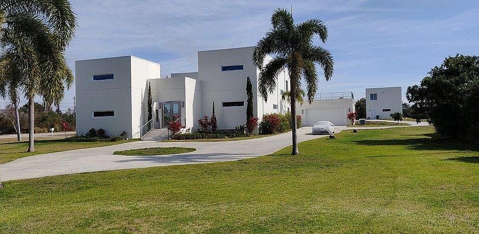 2nd image of 8040 Palm Lake Dr