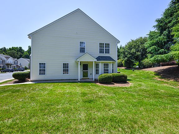 3rd image of 127 Breezeway Ln