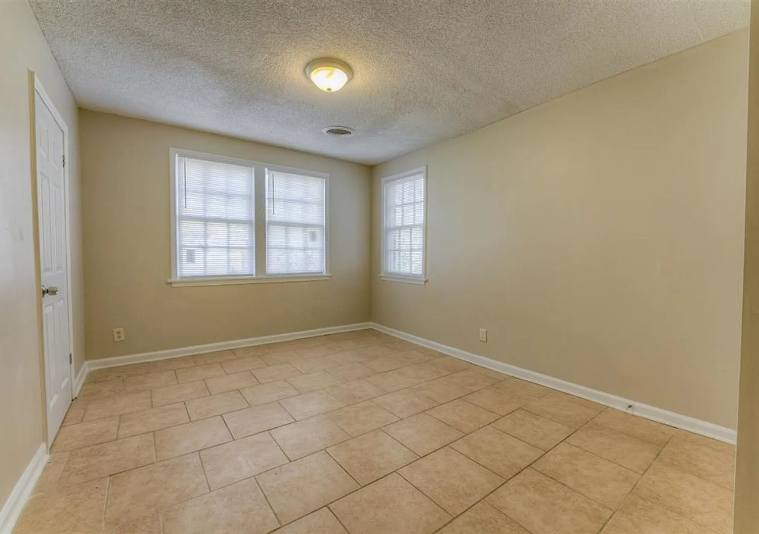 1736 Edward Ave — Photo 4
