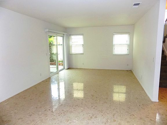 4th image of 10955 Avenida De Los Lobos