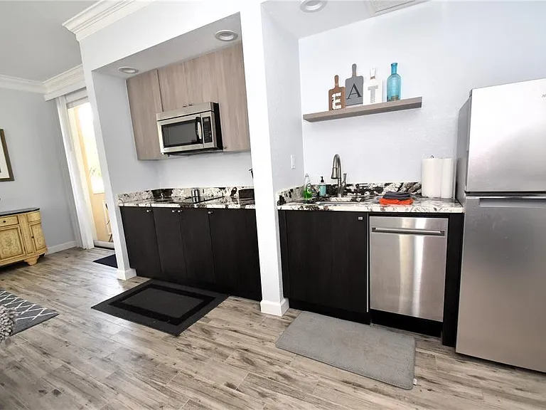 51 Mac Ewen Dr #1 — Photo 4