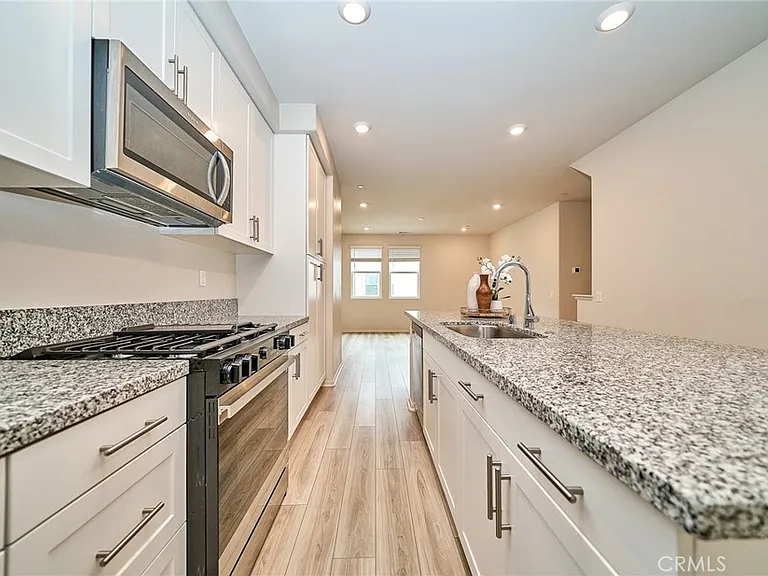 1672 Cayton Loop — Photo 9