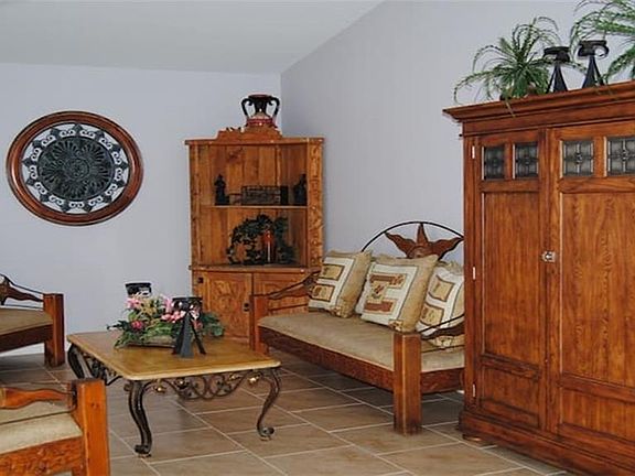 4th image of 1327 SE 23rd St