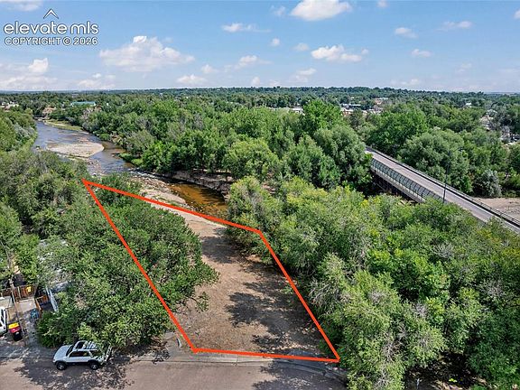 2nd image of 13 Sunnyland Loop Ln