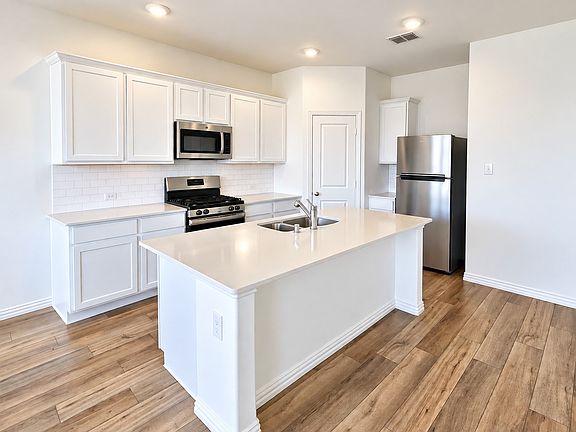 5th image of 512 Chip St