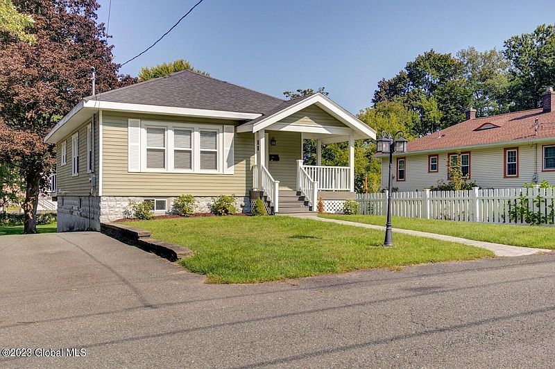 2nd image of 19 Middlesex Road