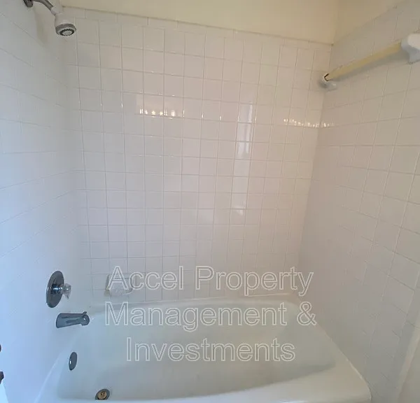 6617 N 40th St — Photo 10